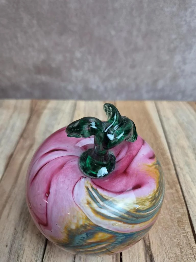 Vintage kleurrijk geblazen glazen decoratief appeltje – roze en groen – photo 3